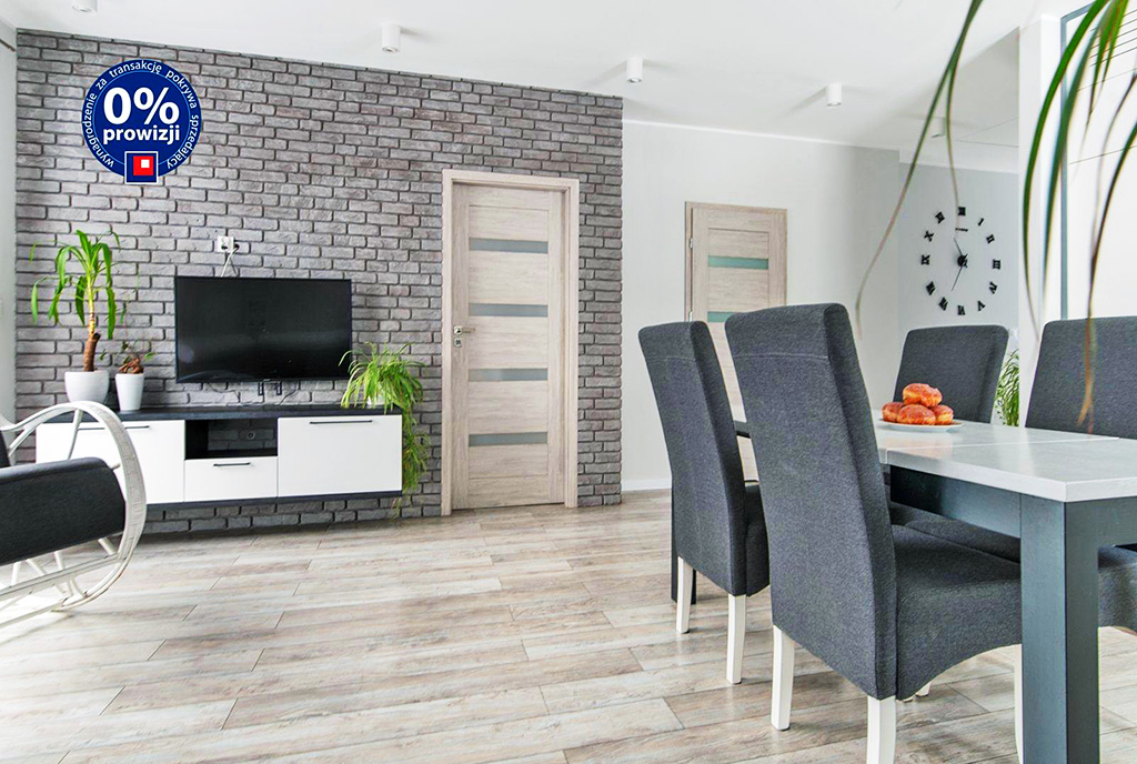 po prawej jadalnia, po lewej salon w ekskluzywnym apartamencie na sprzedaż Gdynia (okolice)