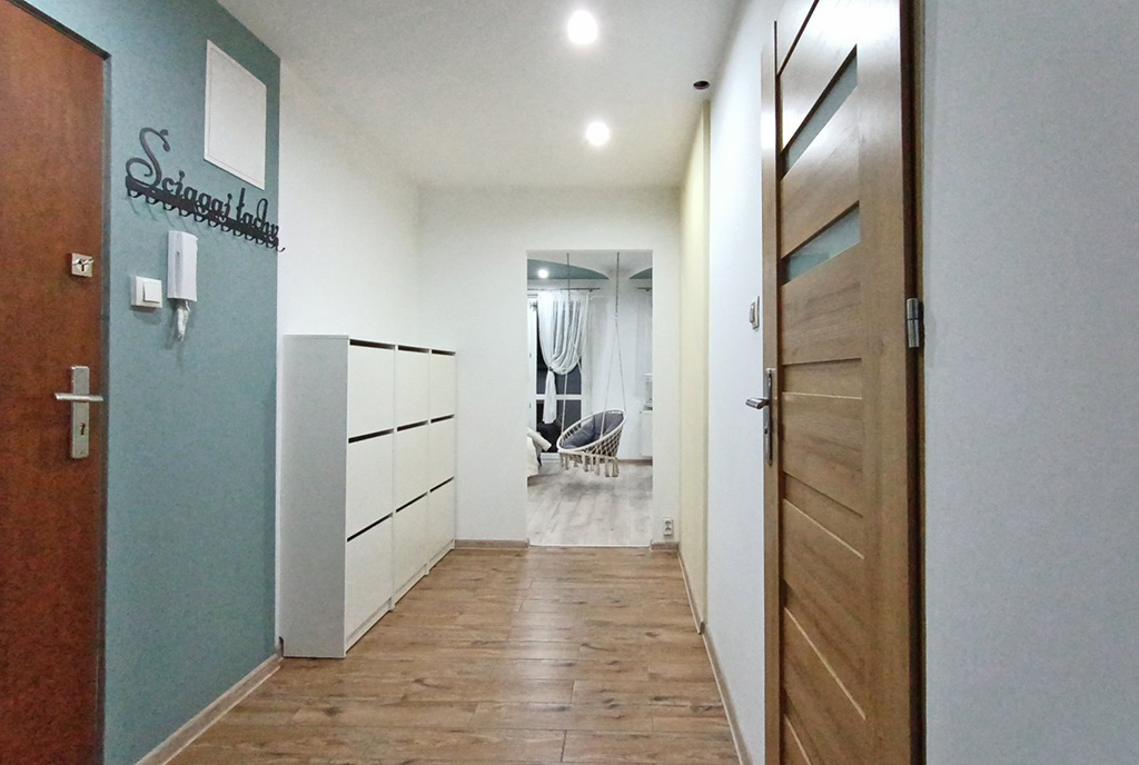 przestronny przedpokój w ekskluzywnym apartamencie na sprzedaż Katowice (okolice)