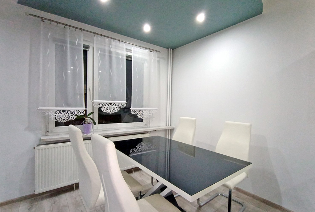 elegancka jadalnia w luksusowym apartamencie na sprzedaż Katowice (okolice)
