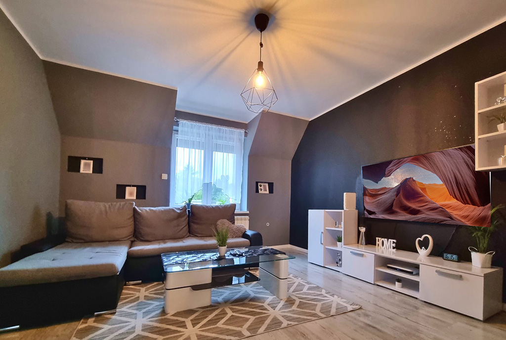 elegancki salon w ekskluzywnym apartamencie do sprzedaży Leszno (okolice)