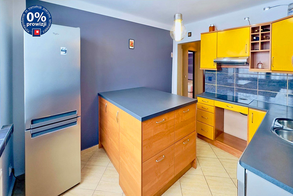 odważna kolorystyka kuchni w luksusowej willi na sprzedaż Bielsko-Biała (okolice)