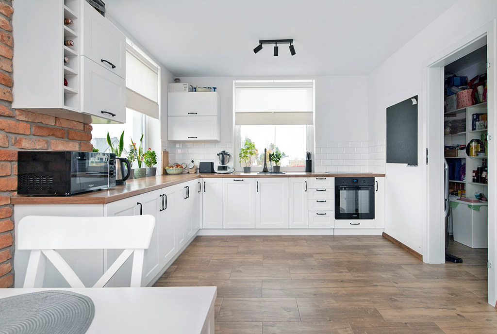 zabudowana kuchnia w luksusowej willi na sprzedaż Gdynia (okolice)