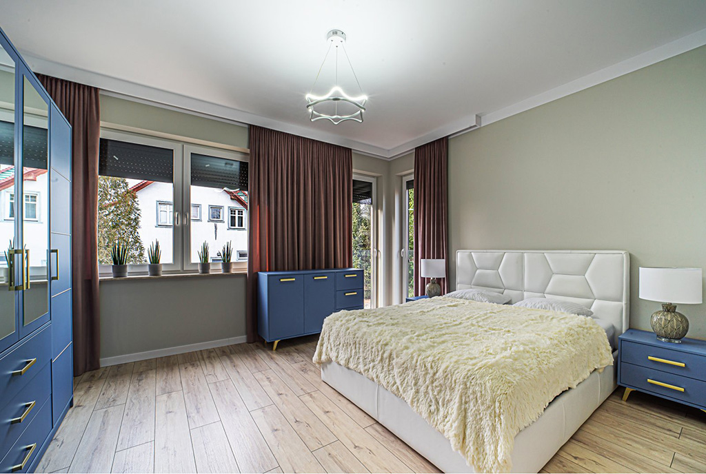 zaciszna sypialnia w ekskluzywnej willi na wynajem Bolesławiec