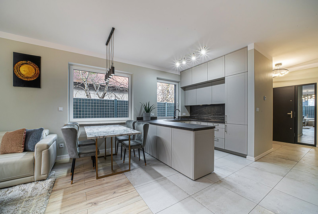 nowoczesna kuchnia w luksusowym apartamencie do wynajmu Bolesławiec