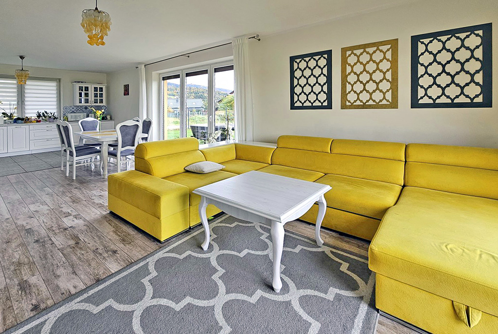 na pierwszym plaknie pokój dzienny w luksusowej willi na sprzedaż Bielsko-Biała (okolice)