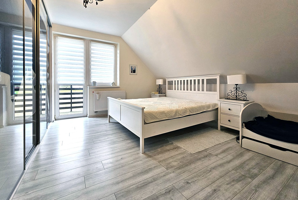 widok na poddasze ze skosami w ekskluzywnej willi na sprzedaż Bielsko-Biała (okolice)