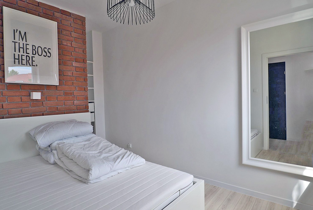 fragment sypialni w ekskluzywnej willi na sprzedaż Legnica (okolice)