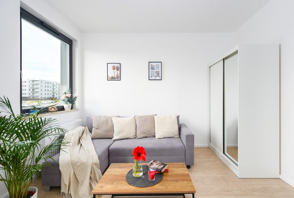 druga strona pokoju dziennego w luksusowym apartamencie na sprzedaż Gdańsk