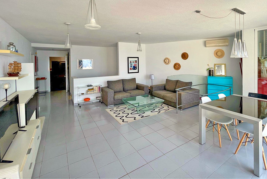 przestronny salon w ekskluzywnym apartamencie do sprzedaży Hiszpania (Benidorm)