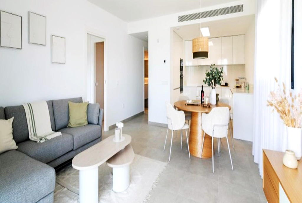 widok z salonu na aneks kuchenny w luksusowym apartamencie na sprzedaż Hiszpania (Gran Alacant)