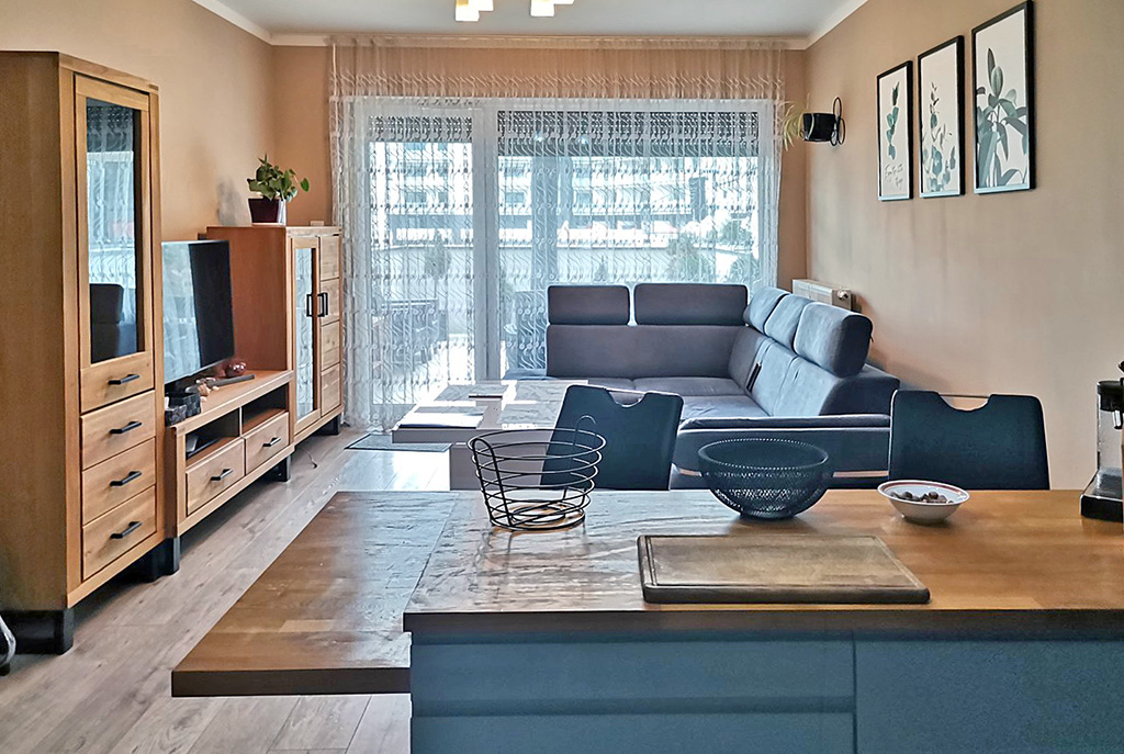 fragment pokoju dziennego w luksusowym apartamencie na sprzedaż Legnica (okolice)