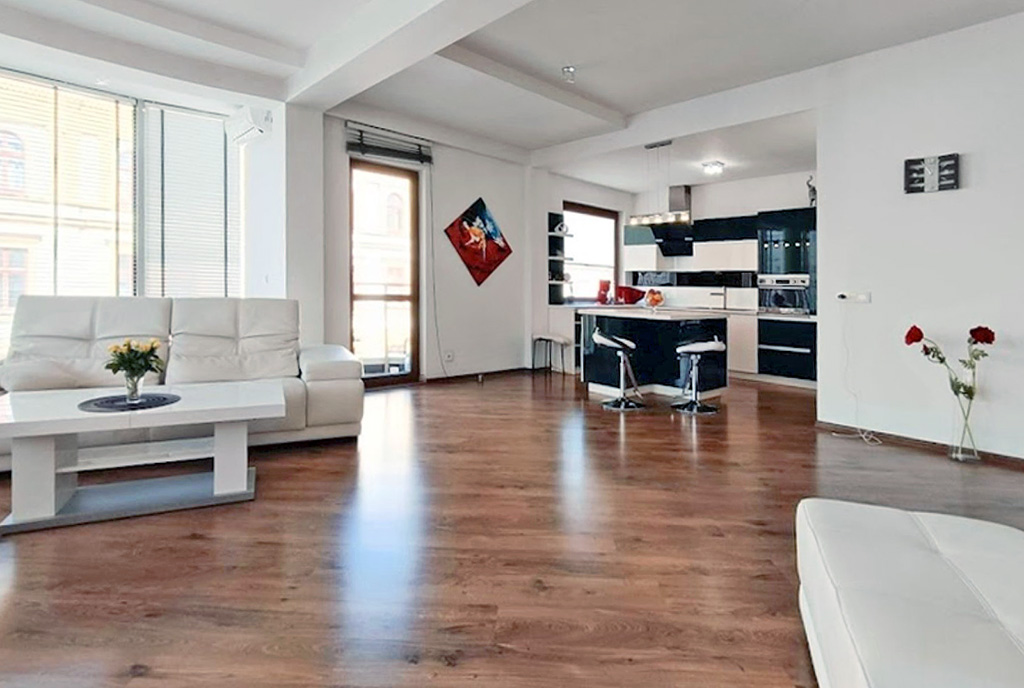 salon i aneks kuchenny w luksusowym apartamencie na sprzedaż Legnica