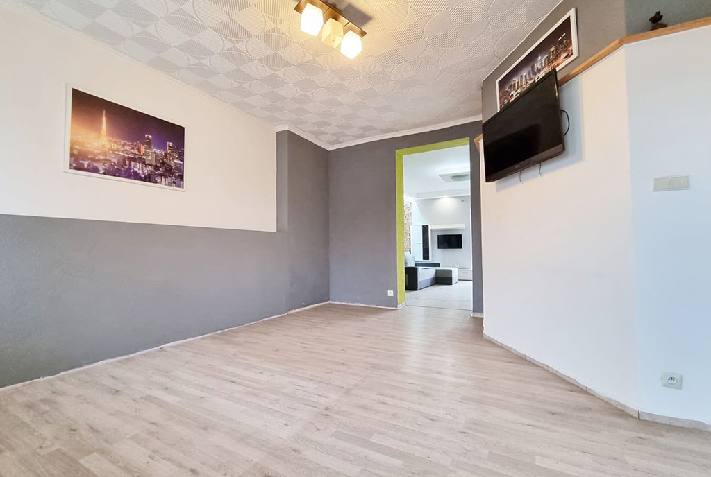 przestronny pokój w luksusowym apartamencie do sprzedaży Leszno (okolice)