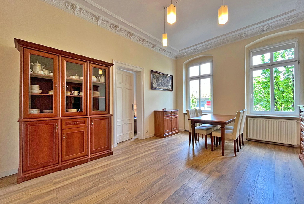 widok na jadalnię w luksusowym apartamencie na sprzedaż Szczecin