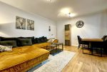 fragment pokoju gościnnego w ekskluzywnym apartamencie na sprzedaż Wrocław (okolice)