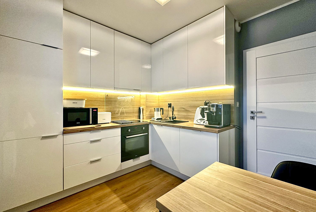 imponująca kuchnia w luksusowym apartamencie na sprzedaż Wrocław (okolice)