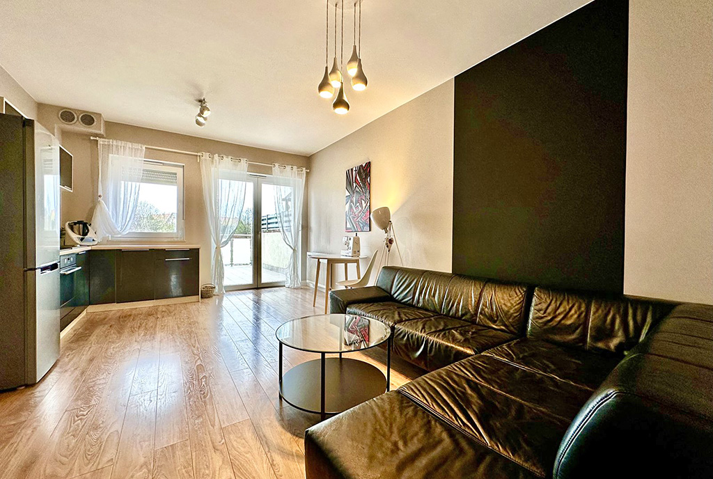 druga strona salonu w luksusowym apartamencie na sprzedaż Wroclaw