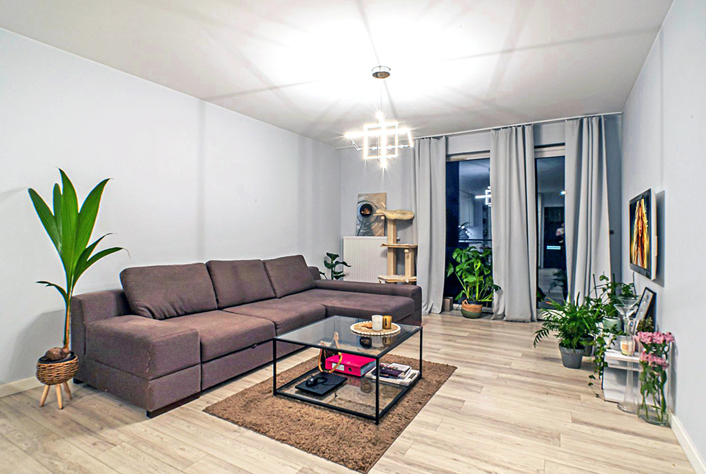 fragment salonu w luksusowym apartamencie do wynamu Bolesławiec