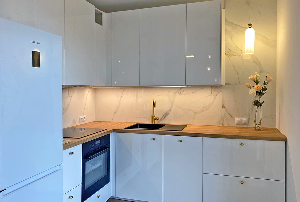 imponująca kuchnia w luksusowym apartamencie do wynajmu Kraków (okolice)