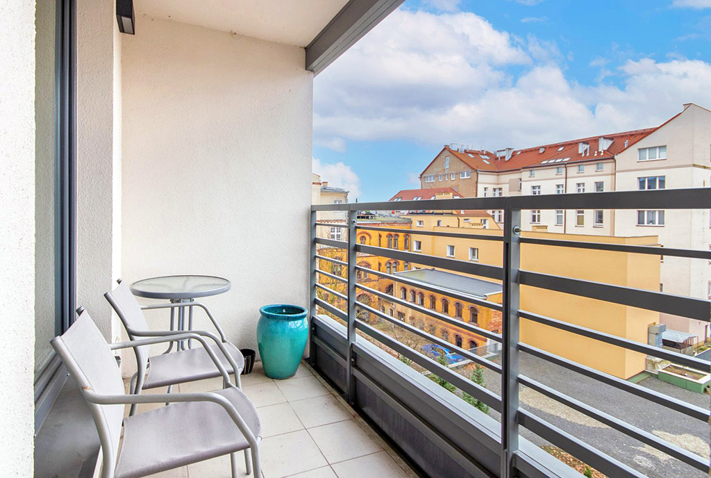 ładny balkon przy ekskluzywnym apartamencie na wynajem Szczecin