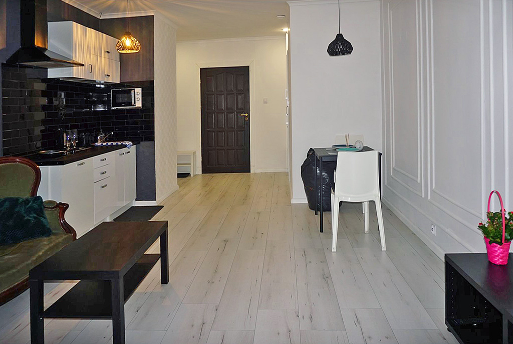 przestronny korytarz w ekskluzywnym apartamencie na wynajem Częstochowa