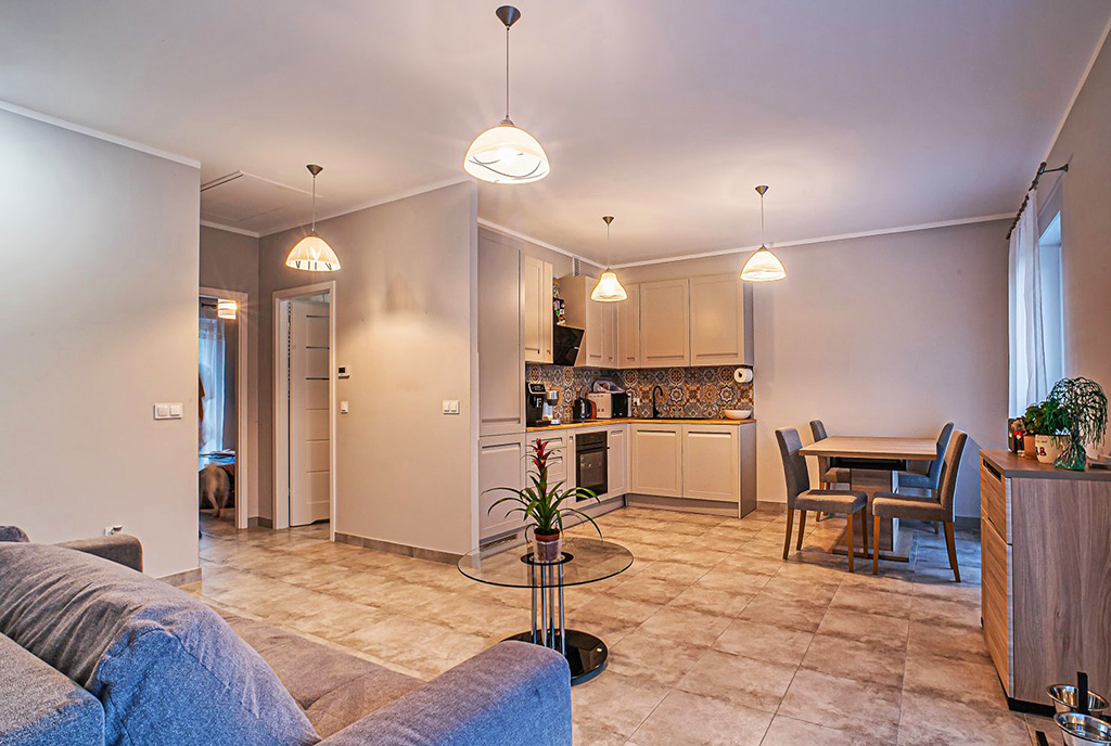 elegancki pokój dzienny w ekskluzywnym apartamencie do sprzedaży Bolesławiec