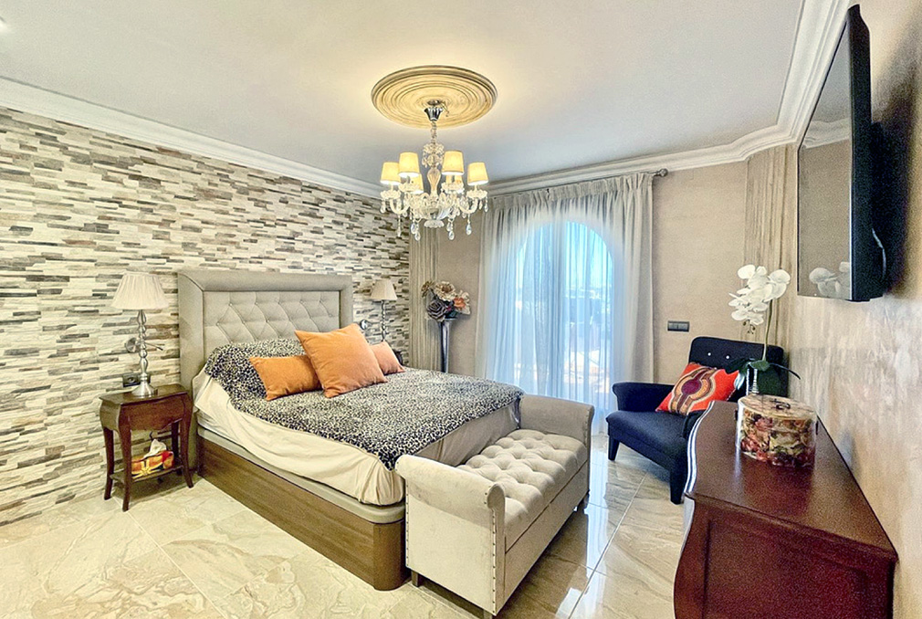 przestronna sypialnia w ekskluzywnym apartamencie na sprzedaż Hiszpania (Casares)