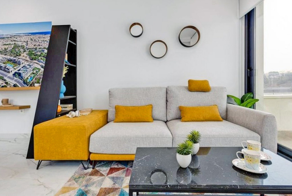 fragment salonu w ekskluzywnym apartamencie na sprzedaż Hiszpania (Playa Flamenca)