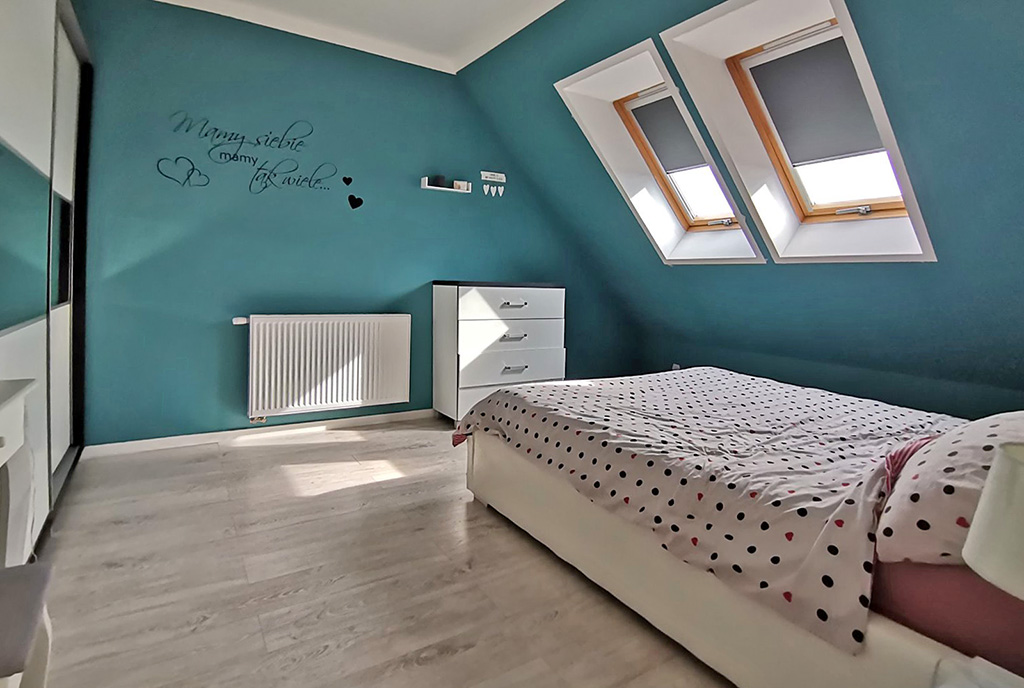 jedno z pomieszczeń w luksusowym apartamencie do sprzedaży Legnica (okolice)