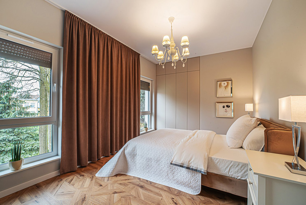 imponująca sypialnia w ekskluzywnym apartamencie na wyanjem Bolesławiec