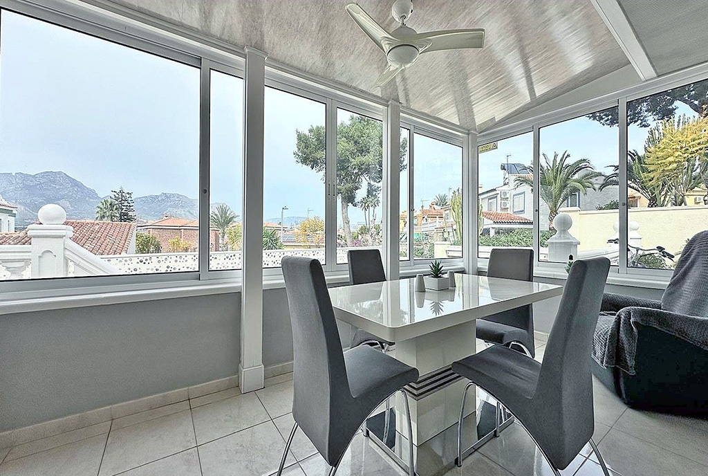 imponujący balkon przy luksusowej willi na sprzedaż Hiszpania (Benidorm)