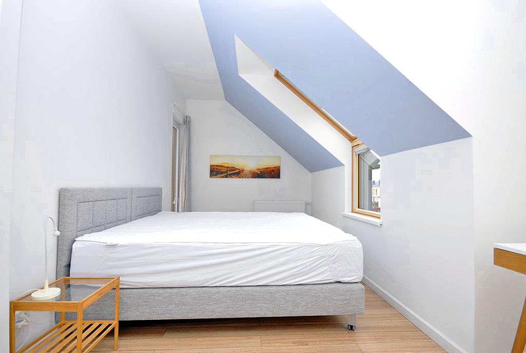 elegancka sypialnia w ekskluzywnej willi na wynajem Gdynia (okolice)