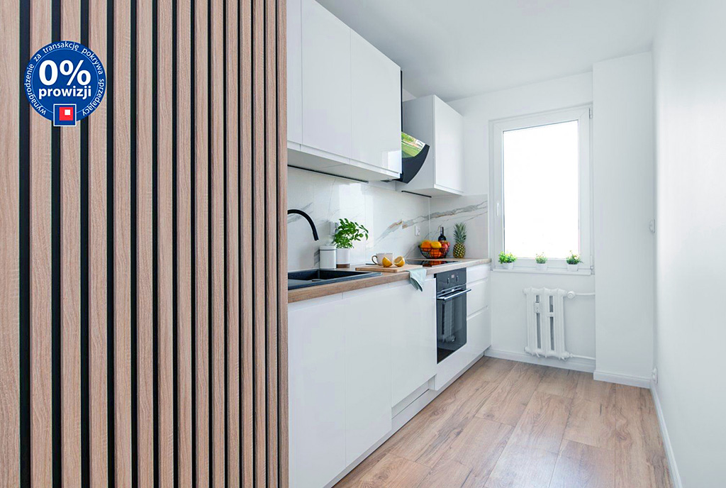 dominująca biel w kuchni luksusowego apartamentu na sprzedaż Gdynia (okolice)