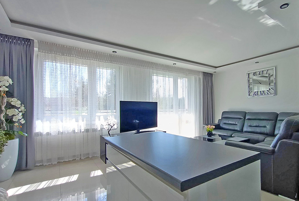 fragment pokoju dziennego w luksusowym apartamencie na sprzedaż Katowice (okolice)