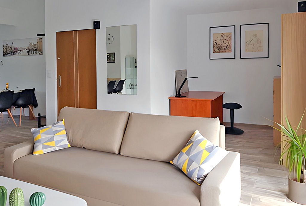 fragment pokoju gościnnego w ekskluzywnym apartamencie na sprzedaż Szczecin