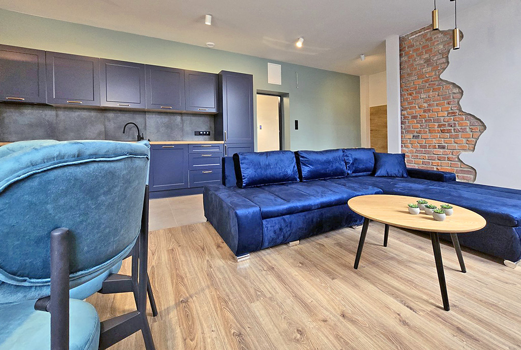 odważna kolorystyka wnętrza ekskluzywnego apartamentu do sprzedaży Ustroń