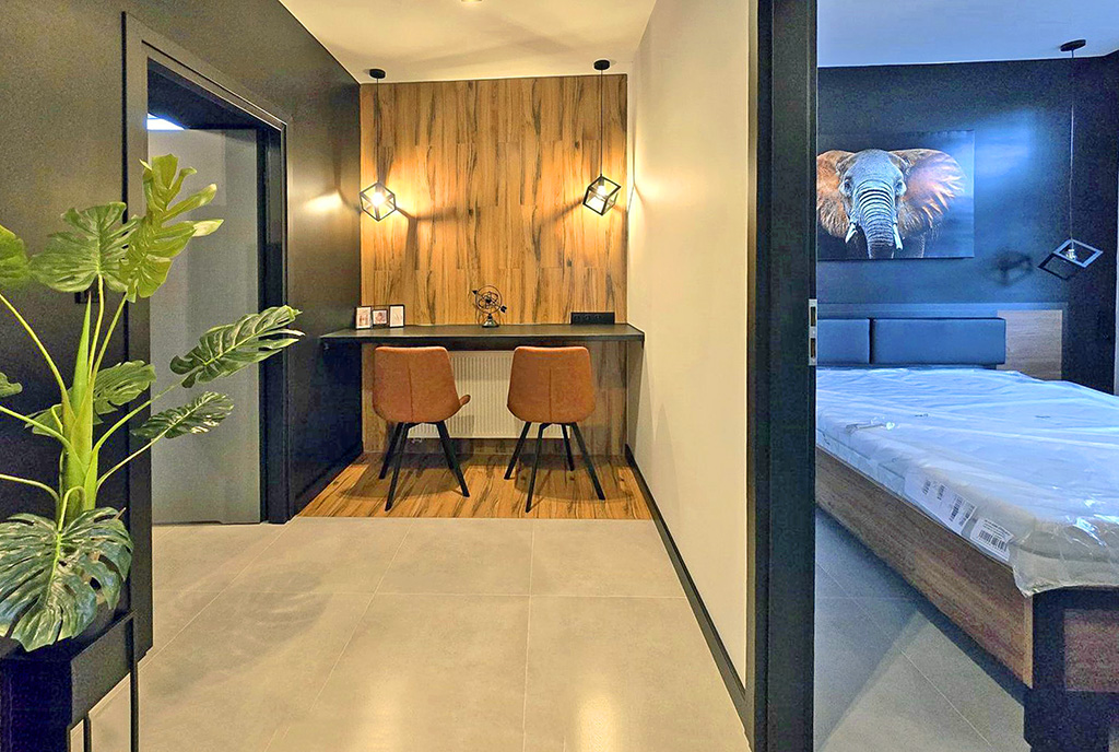 widok na hol i sypialnię w luksusowym apartamencie na sprzedaż Ustroń