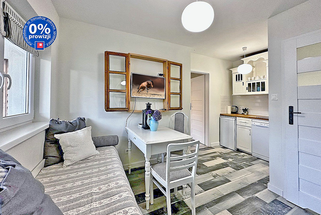 imponujący pokój dzienny w ekskluzywnym apartamencie do sprzedaży nad morzem