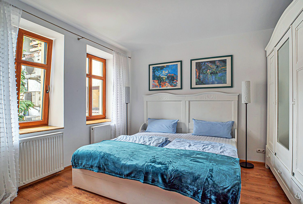 kameralna sypialnia w ekskluzywnym apartamencie na wynajem Bolesławiec