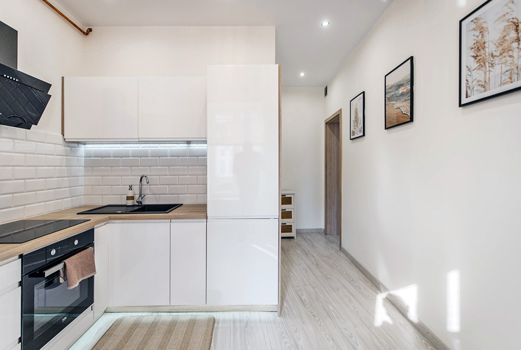widok na hol w ekskluzywnym apartamencie na wynajem Kalisz