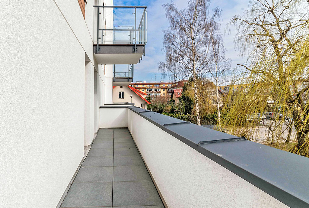 ogromny balkon przy ekskluzywnym apartamencie na wynajem Gdynia okolice