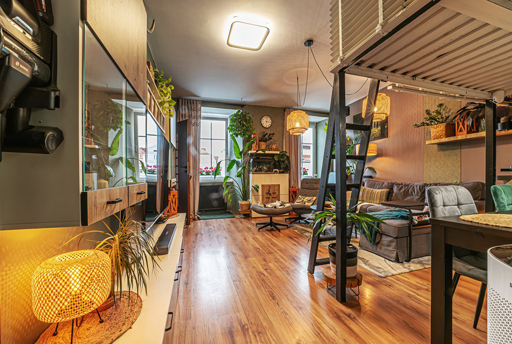 kameralny pokój dzienny w luksusowym apartamencie na sprzedaż Bolesławiec