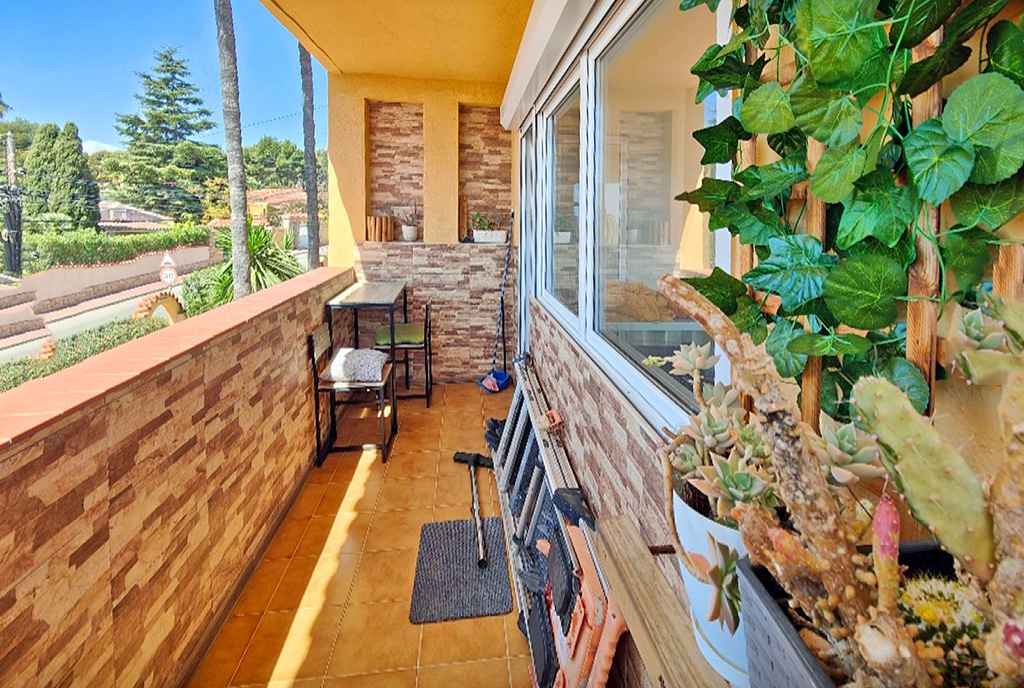 widokowy balkon przy ekskluzywnym apartamencie na sprzedaż Hiszpania Alicante