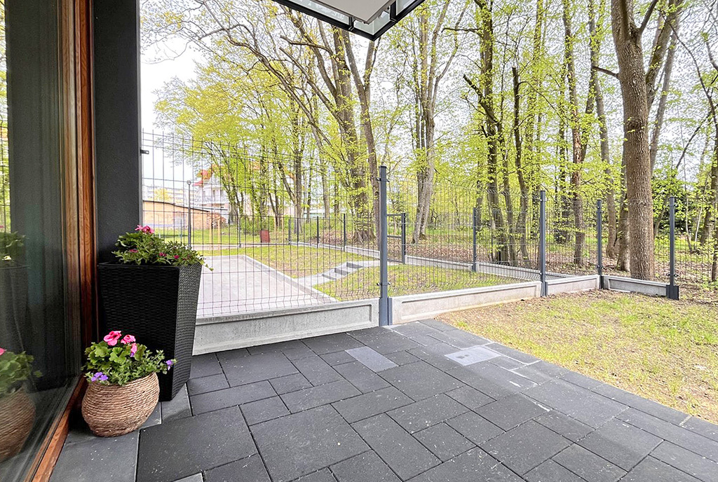 ogromny taras przy ekskluzywnym apartamencie na sprzedaż Mazury