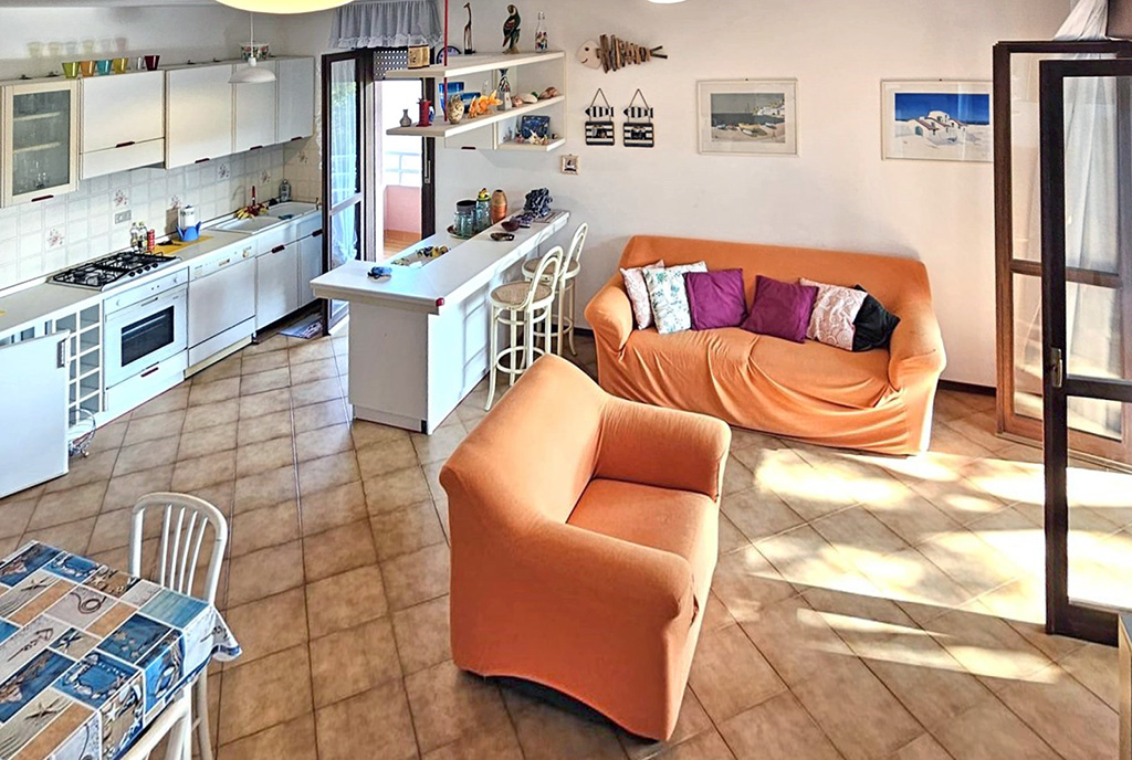 rzut z góry na pokój dzienny w luksusowym apartamencie na sprzedaż Włochy Lignano