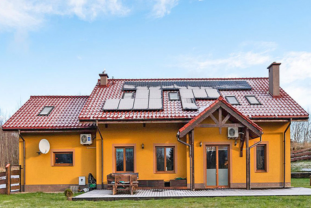 widok od przodu na ekskluzywną willę na sprzedaż Elbląg (okolice)