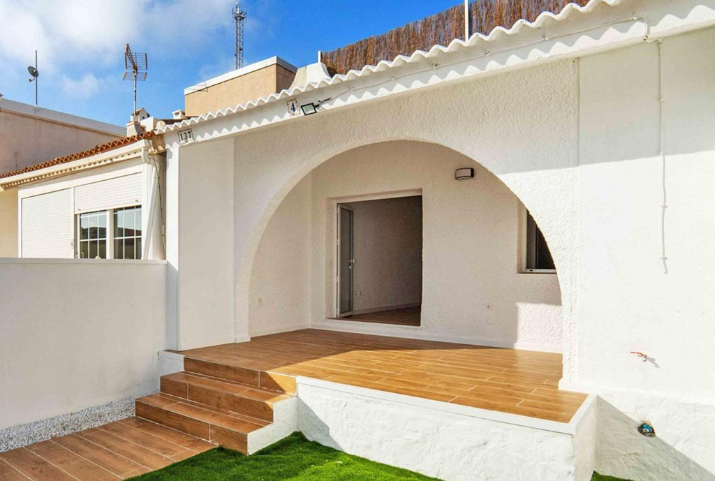 śródziemnomorska architektura ekskluzywnej willi do sprzedaży Hiszpania (San Miguel De Las Salinas)