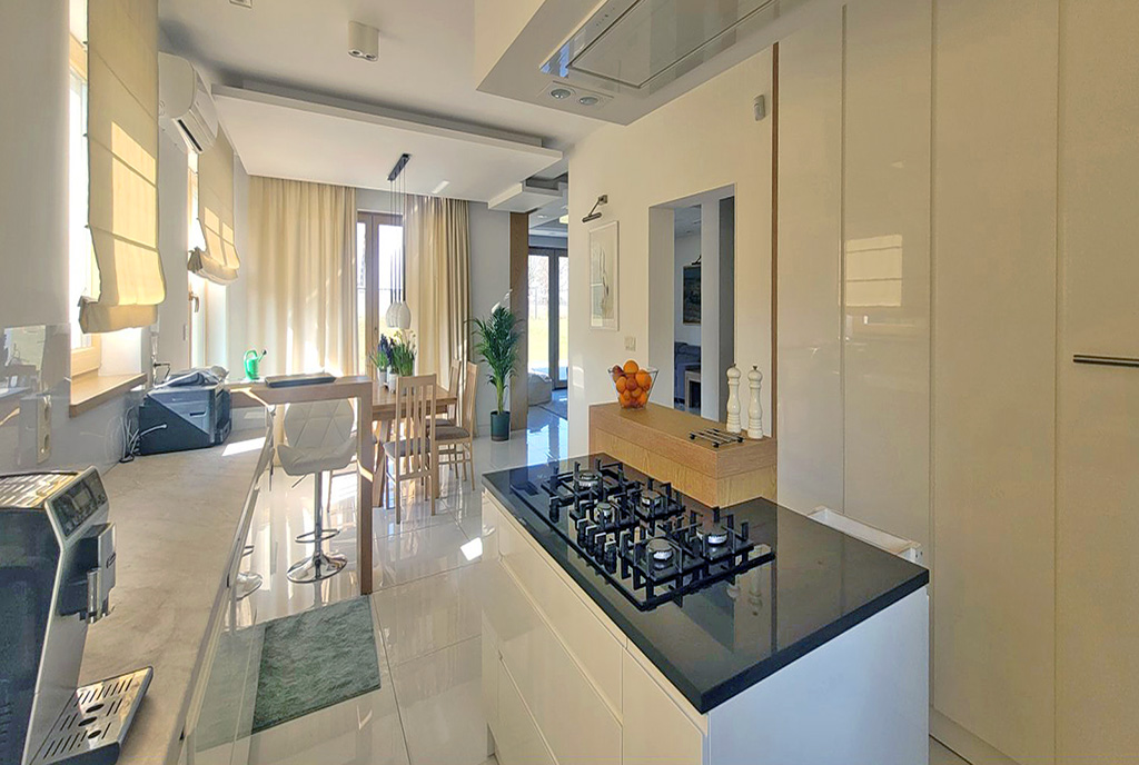 nowoczesna kuchnia w luksusowej willi na sprzedaż Gdańsk okolice