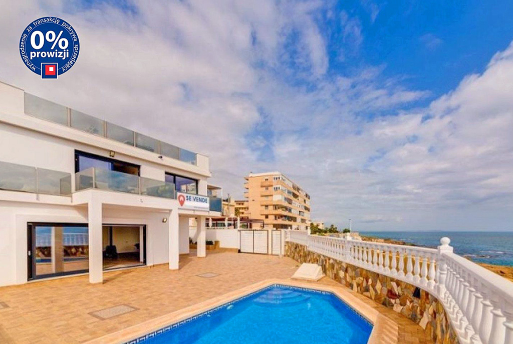 imponujący basen przy ekskluzywnej willi na sprzedaż Hiszpania (Torrevieja)