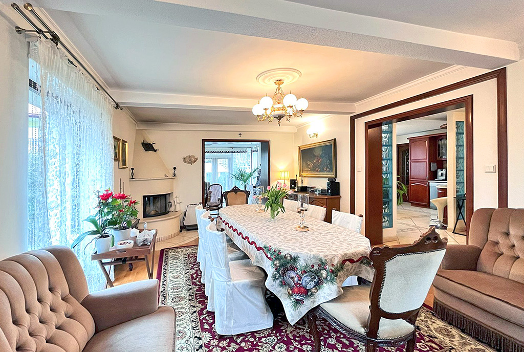 elegancki salon w ekskluzywnej willi do sprzedaży Mazury